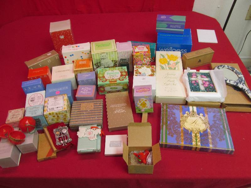 lot 77 image: New Avon items