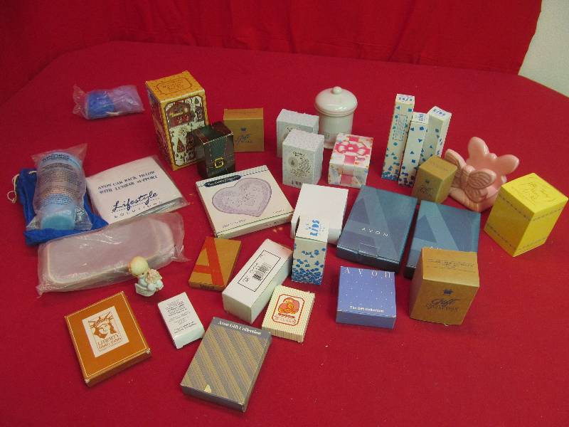 lot 80 image: Avon items