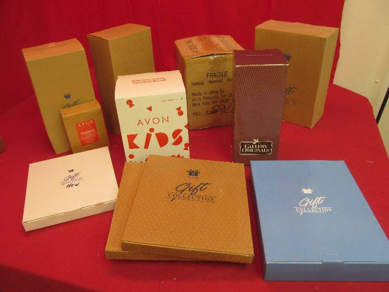 lot 90 image: Avon items