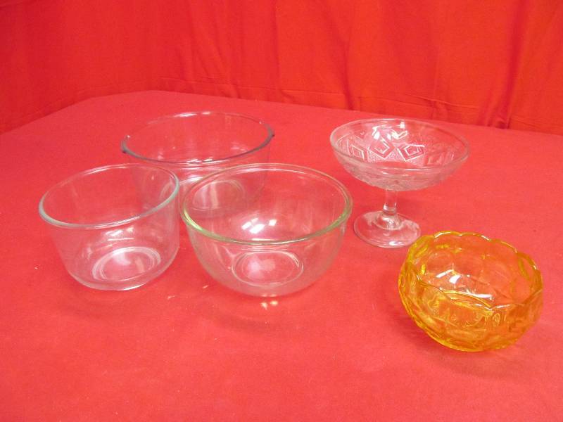lot 93 image: glass bowls