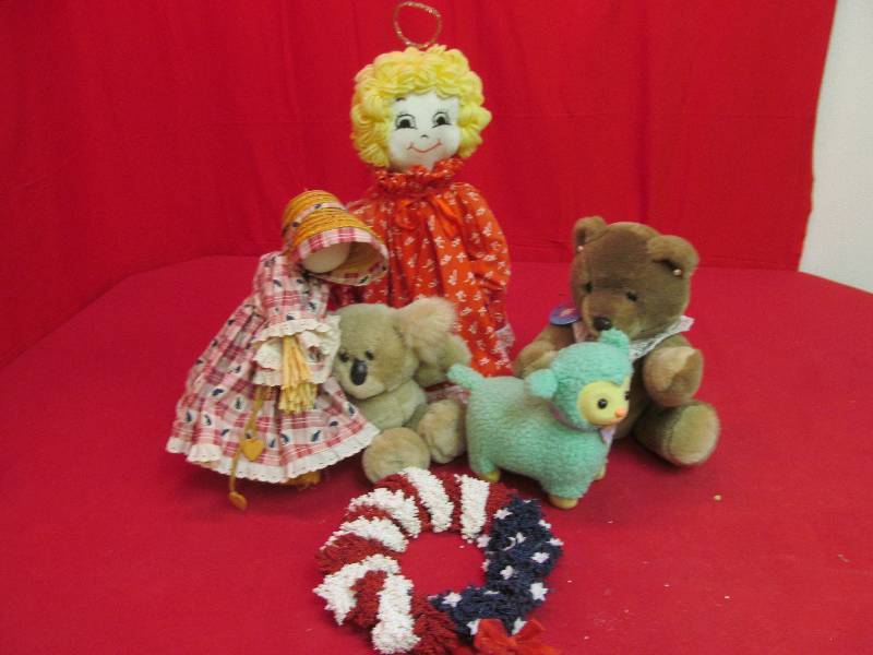 lot 108 image: dolls