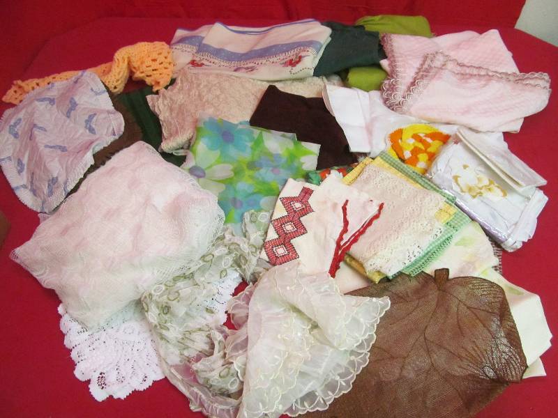 lot 125 image: linens
