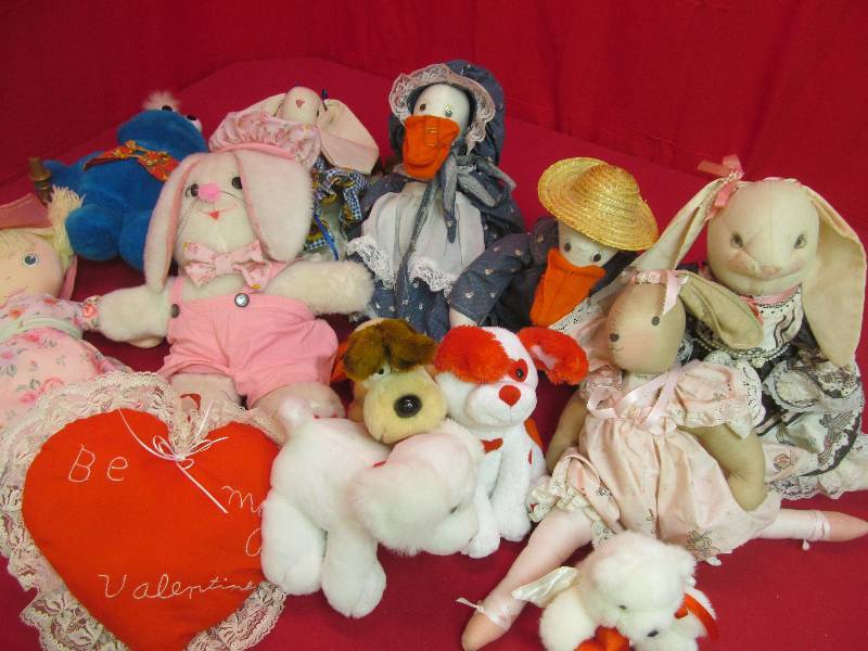 lot 126 image: stuffed animals