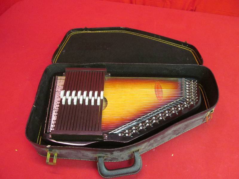 lot 140 image: Chroma Harp