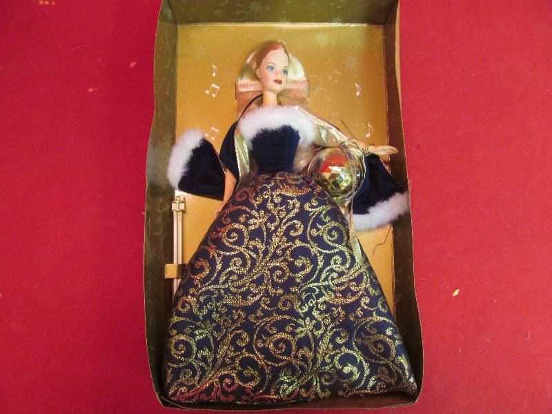 lot 151 image: 2001 Barbie