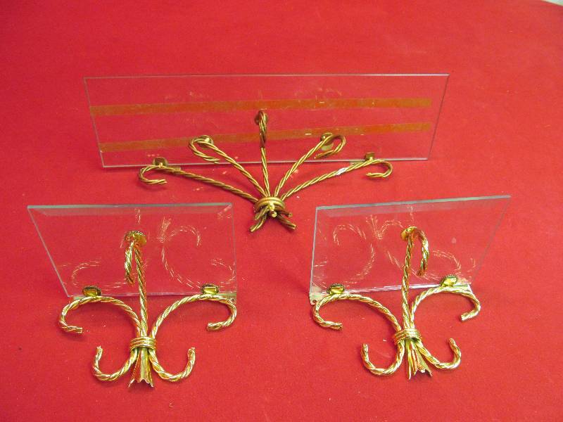 lot 161 image: shelves, bowls, dried arrangement