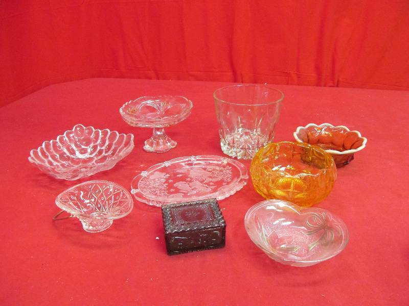 lot 174 image: depression glassware