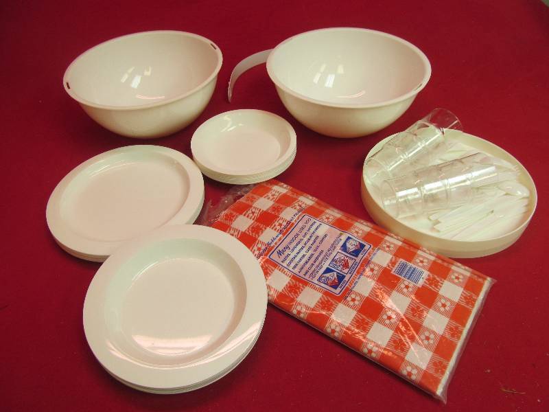 lot 178 image: picnic items