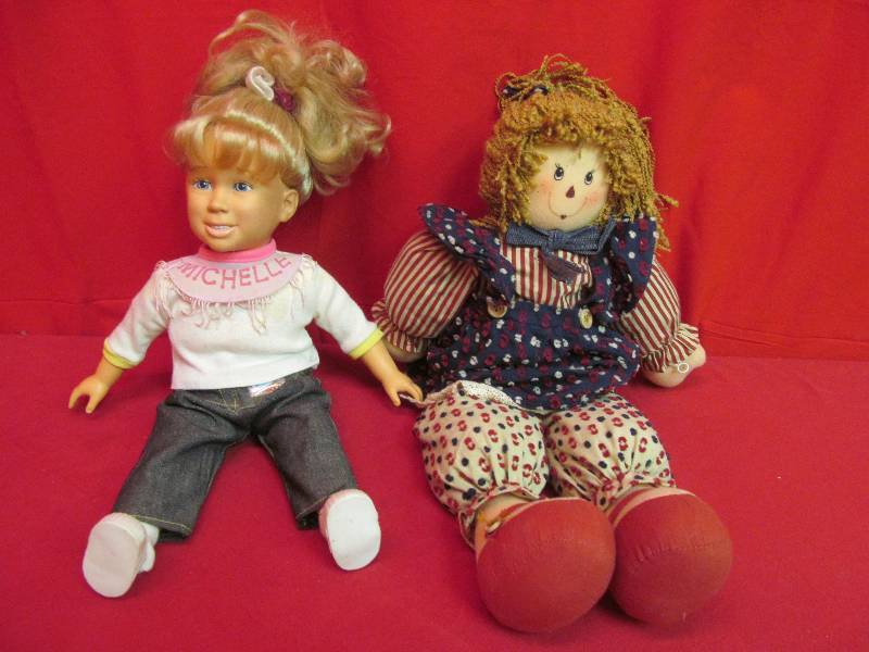 lot 184 image: dolls