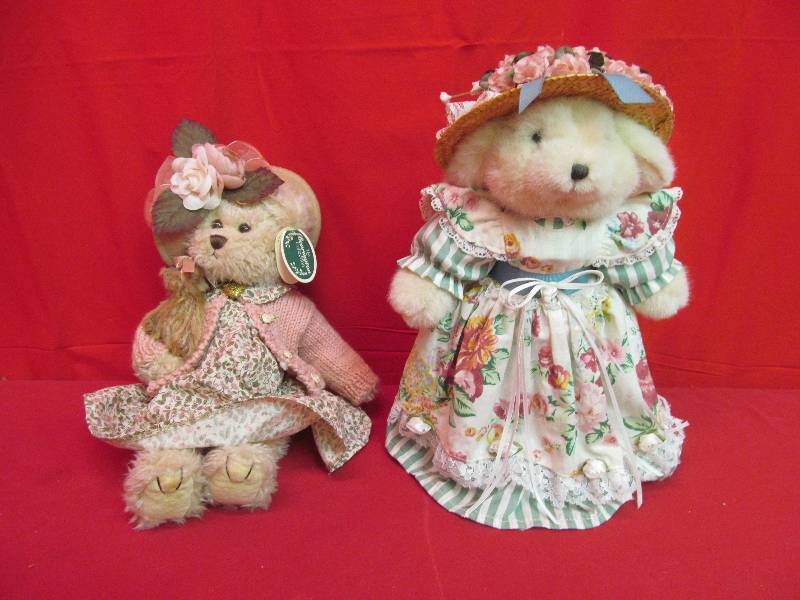 lot 191 image: teddy bear dolls