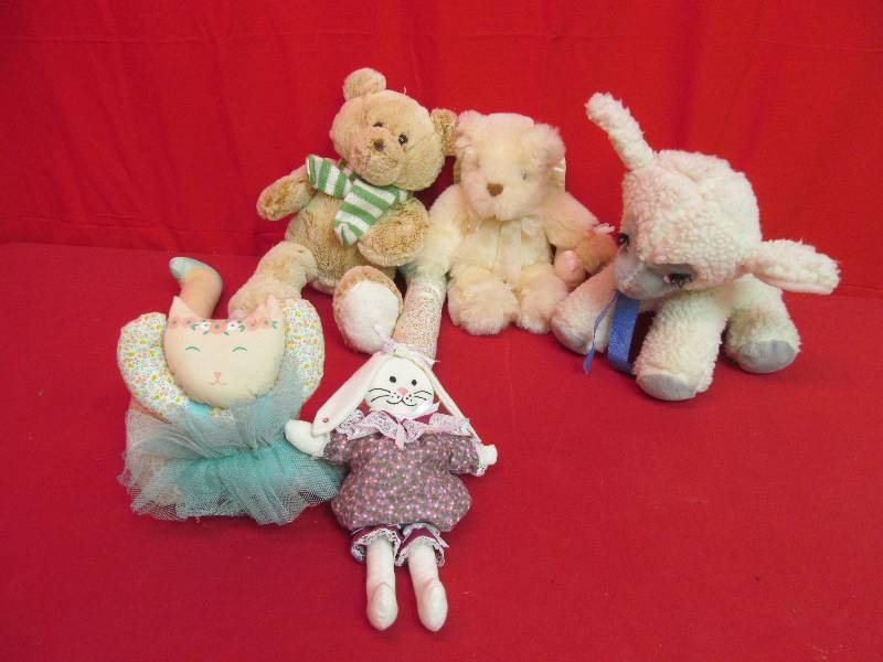lot 193 image: stuffed animals