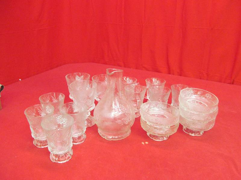 lot 200 image: glassware
