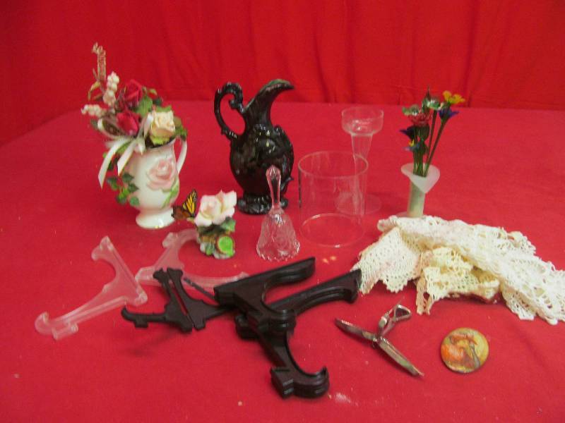 lot 217 image: vases