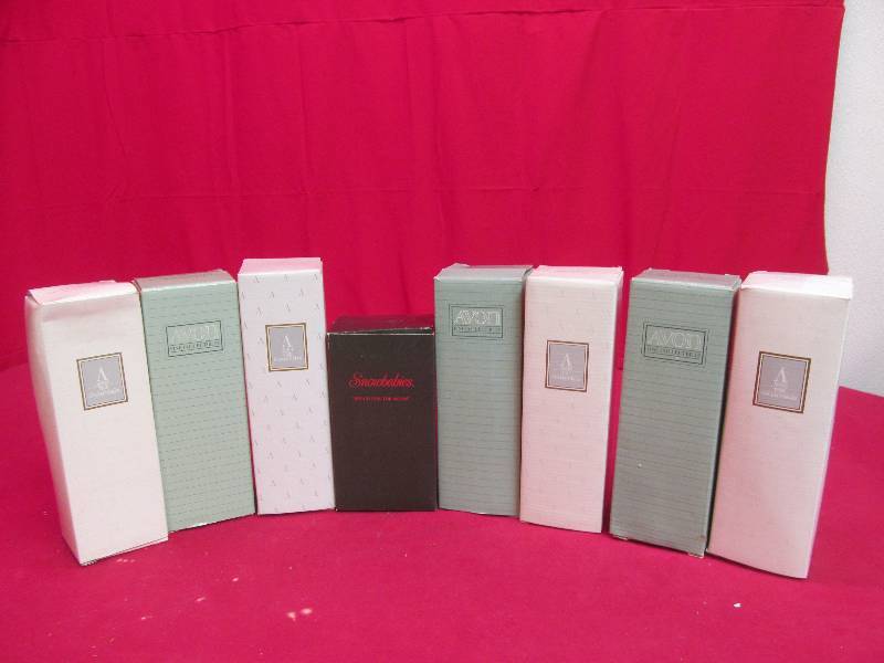 lot 223 image: Avon porcelain dolls
