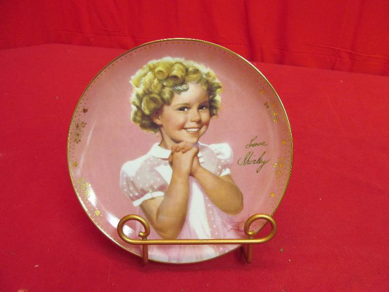 lot 224 image: Avon Shirley temple plate