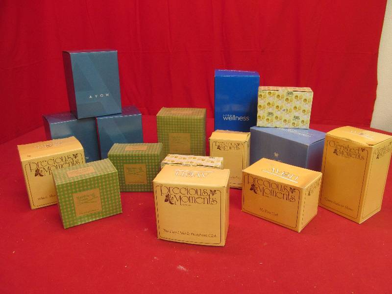 lot 225 image: Avon items