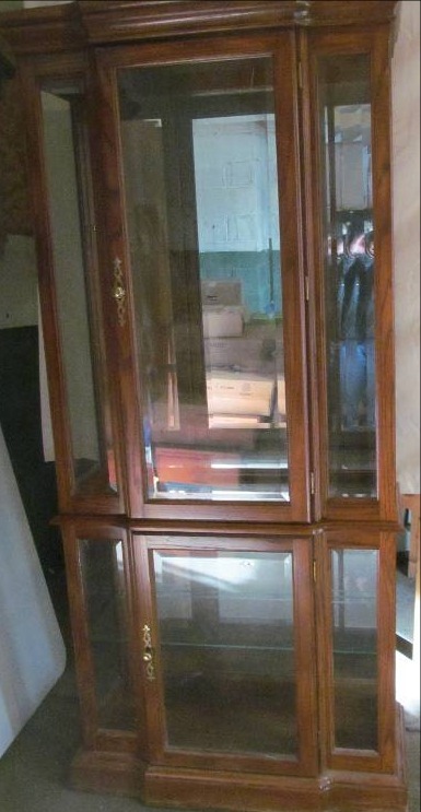 lot 1 image: Curio Cabinet