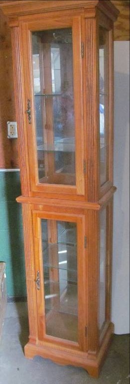 lot 2 image: Curio Cabinet