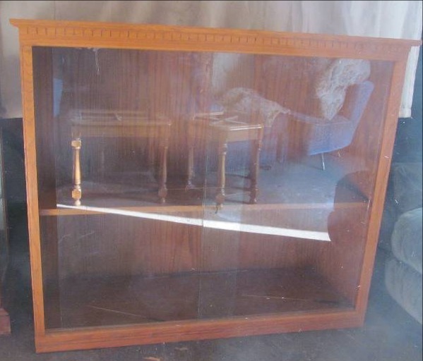 lot 3 image: Display cabinet