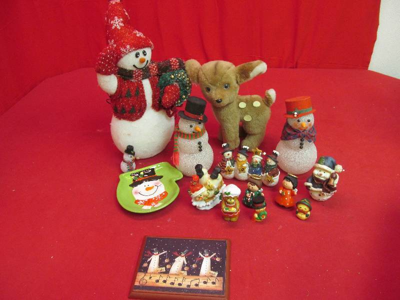 lot 238 image: Christmas dcor