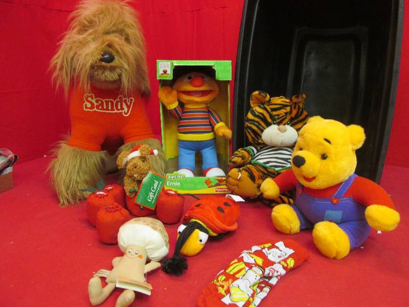 lot 243 image: stuffed animals, tote