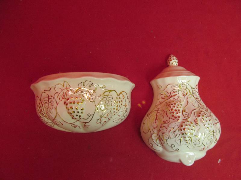 lot 245 image: vintage wall dcor