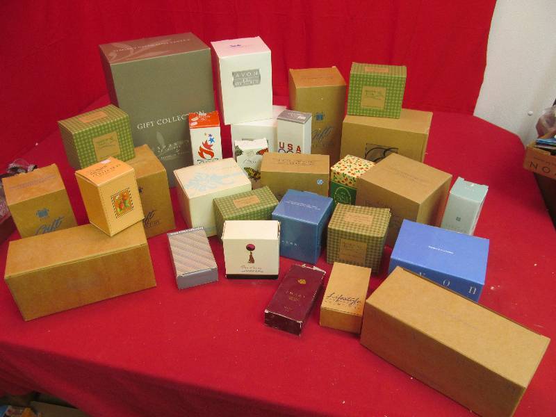 lot 246 image: Avon items