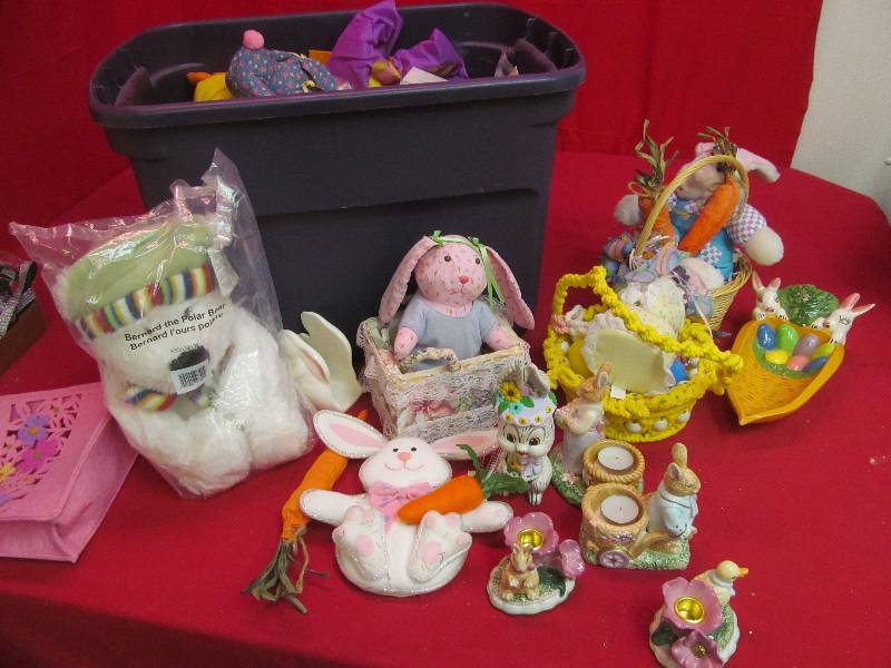lot 247 image: Easter dcor