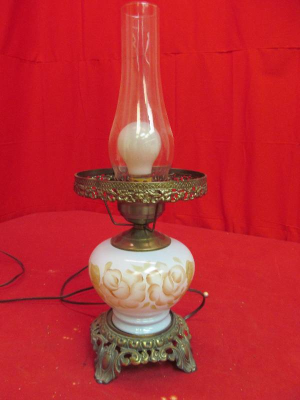 lot 254 image: vintage lamp