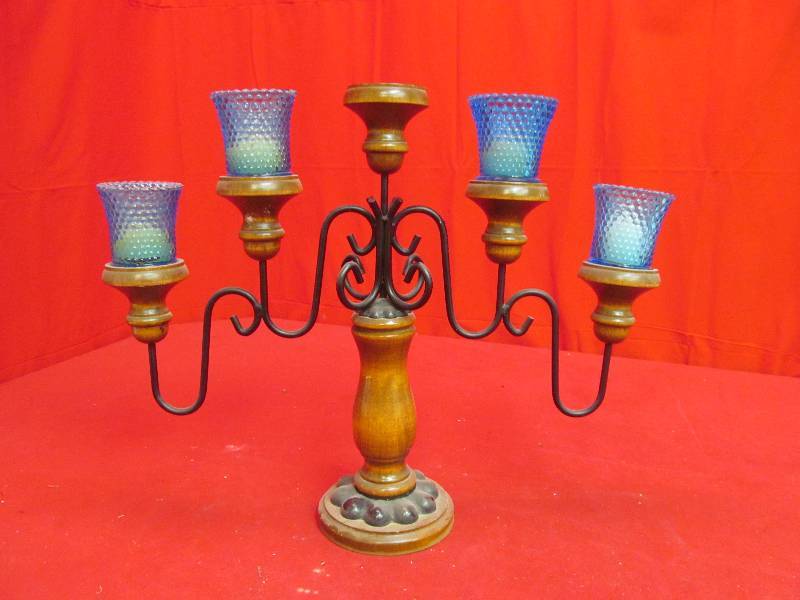 lot 256 image: candle dcor