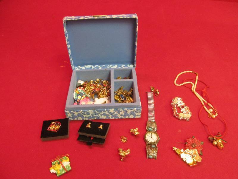 lot 258 image: jewlerybox, jewelry