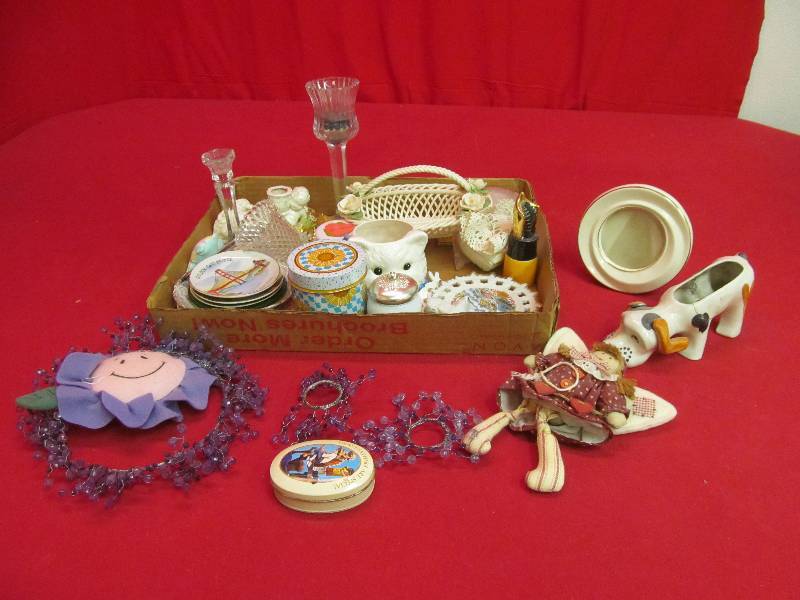 lot 262 image: collectable plates, candleholders