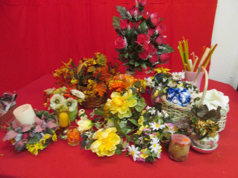 lot 264 image: floral arrangements