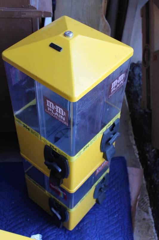 lot 649 image: U-Turn 8 Head Vending Terminator