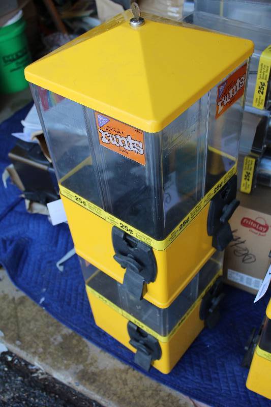 lot 660 image: U-Turn 8 Head Vending Terminator
