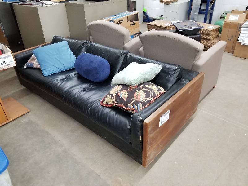 lot 15 image: Couch