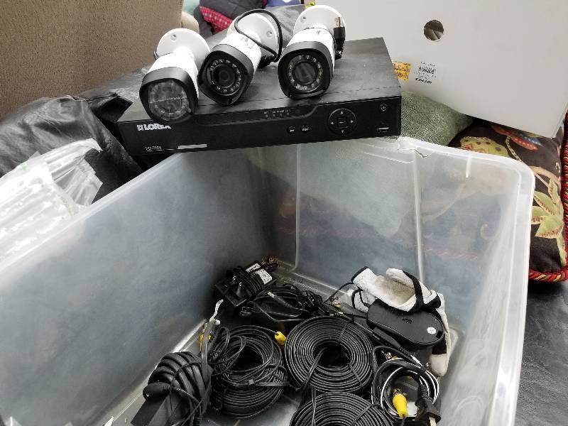 lot 92 image: Lorex Security Camera System w HD DVR Recorder, Cameras, Cables