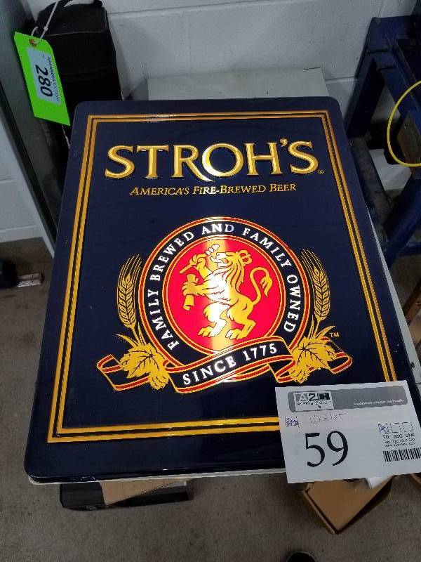 lot 59 image: Strohs Beer Lighted Wall Sign