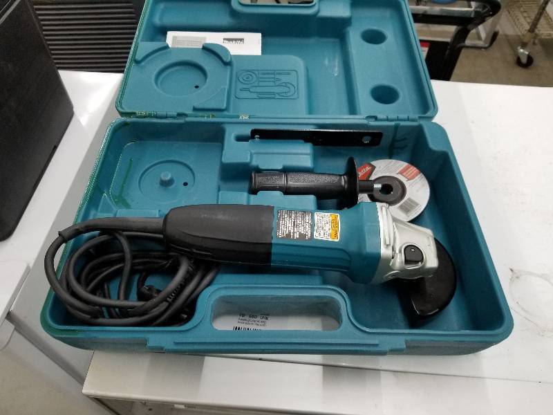 lot 52 image: Makita 4in. Angle Grinder w Case