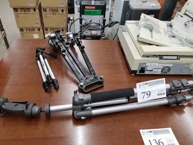 lot 79 image: Lot of (2) Tripods, Swivel Base - Dolica, 13E Pro