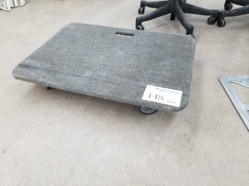 lot 148 image: 4-Wheel Carpeted Furniture Mover