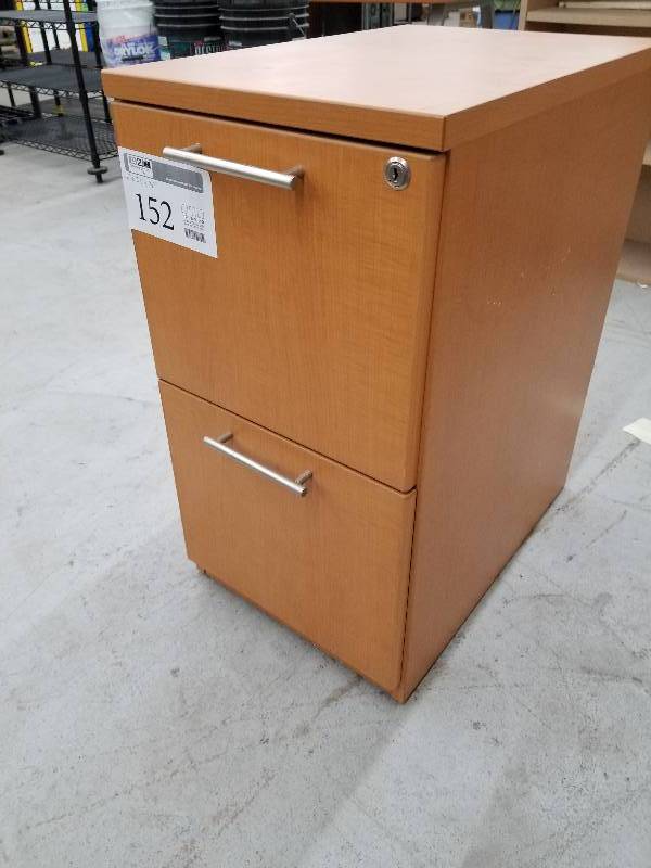 lot 152 image: 2-Drawer Locking Wood File Cabinet