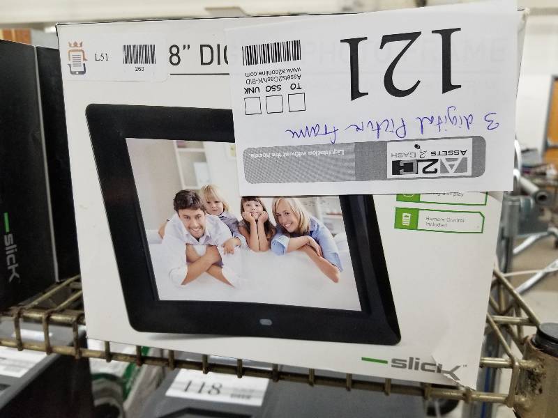 lot 121 image: Lot of (3) Slick 8in. LED-Backlit Digital Photo Frames