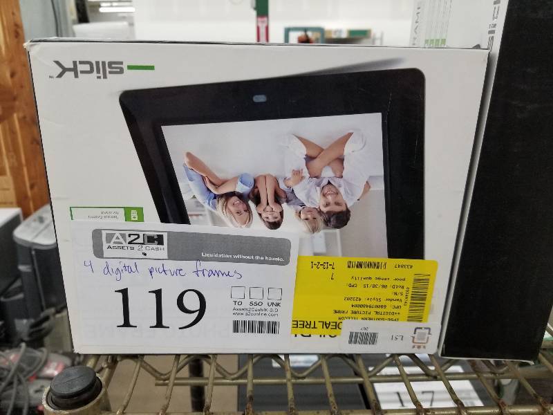 lot 119 image: Lot of (4) Slick 8in. LED-Backlit Digital Photo Frames