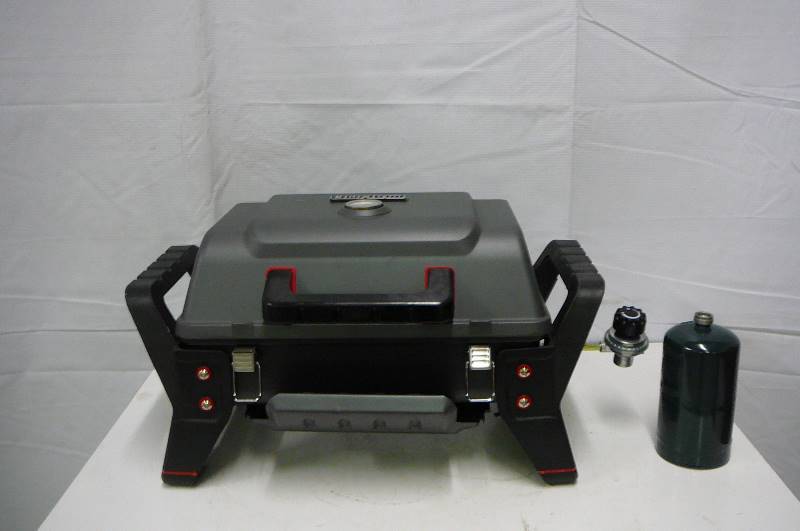 lot 10 image: Char-Broil Gas Grill