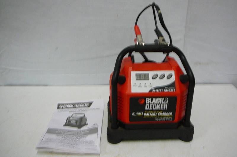 lot 12 image: Black&Decker Smart Battery Charger