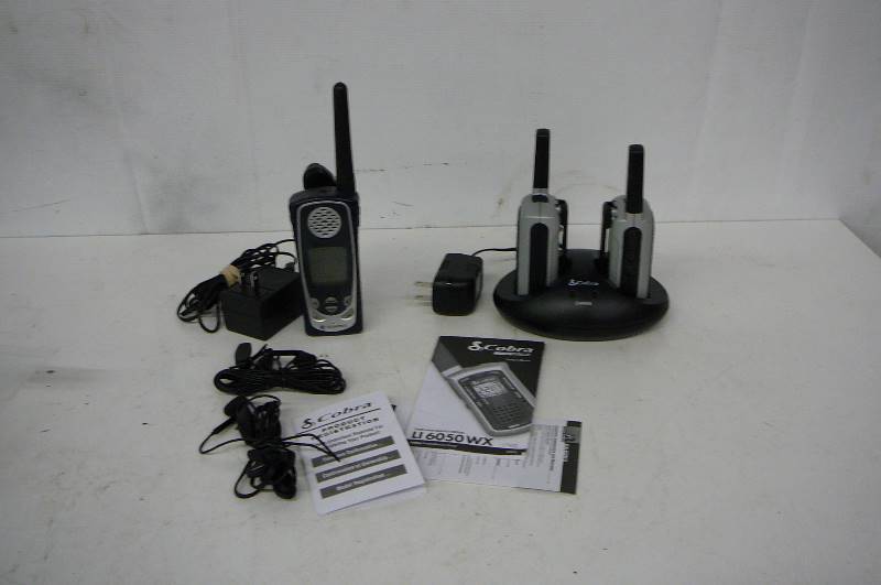 lot 23 image: Cobra Radio