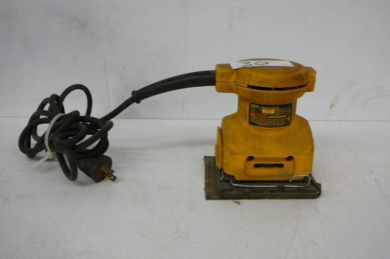 lot 30 image: Dewalt Palm Sander