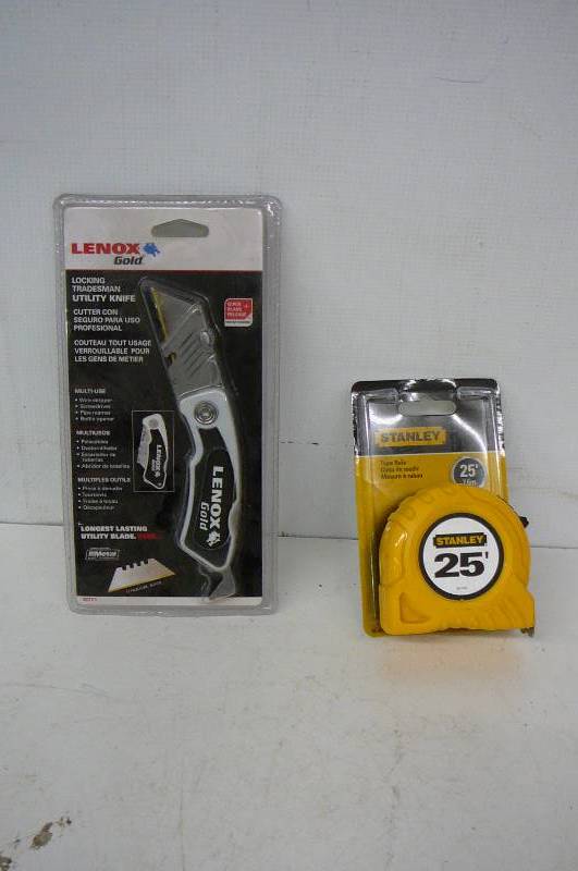 lot 36 image: Tape Measure & Utility Knife