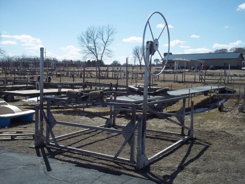 1896 - 1800 lb Hewitt Lift 96 inches